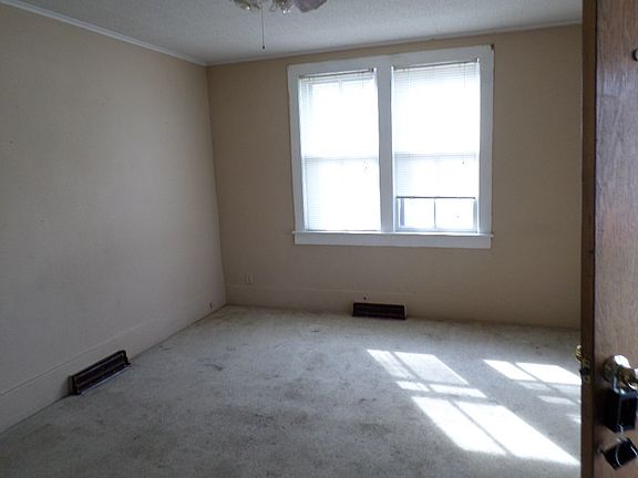 5th image of 618 Woodard Ave