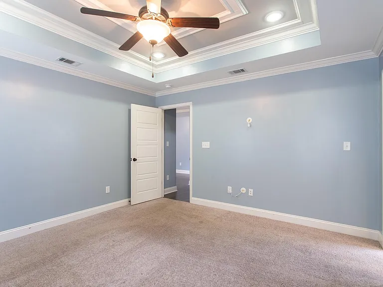 3930 Glen Laurel Dr S — Photo 15