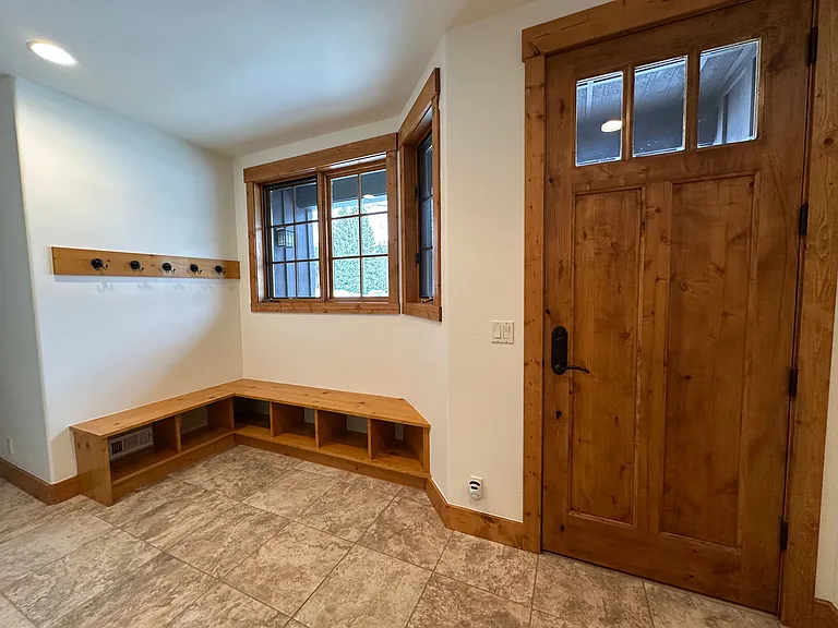 1524 Roosevelt Ave — Photo 5