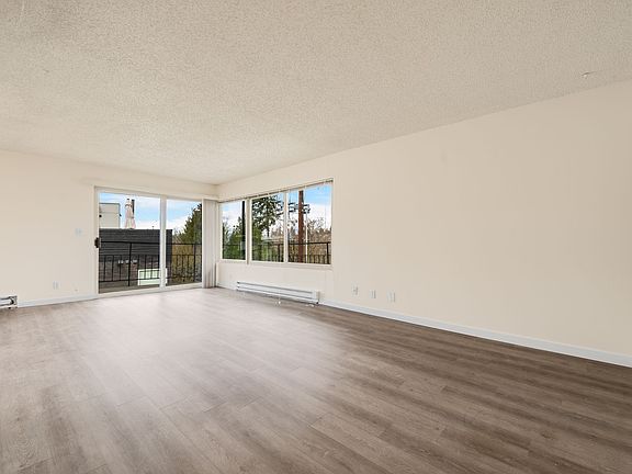 3rd image of 3119 & 3201 W Commodore Way #3C