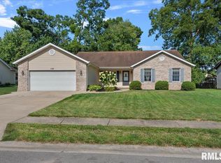 105 S 5th St, Riverton, IL 62561
