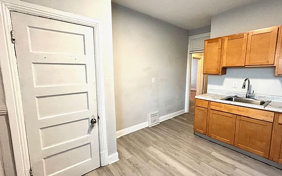 4th image of 953 Catalpa St #2F