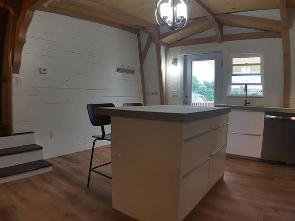 Kitchen (island with deep drawers storage)