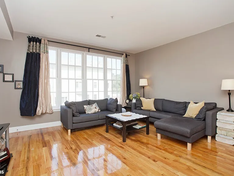 402 9th St #3L — Photo 13