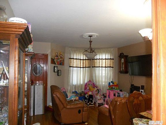 3rd image of 6448 Admiral Ave