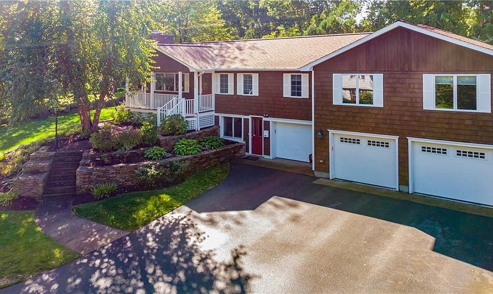 1st image of 124 Maplewood Dr