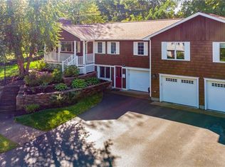 124 Maplewood Dr, East Greenwich, RI 02818