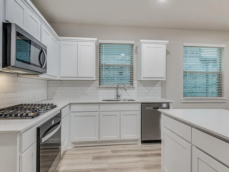 2544 Rambling Rd — Photo 10