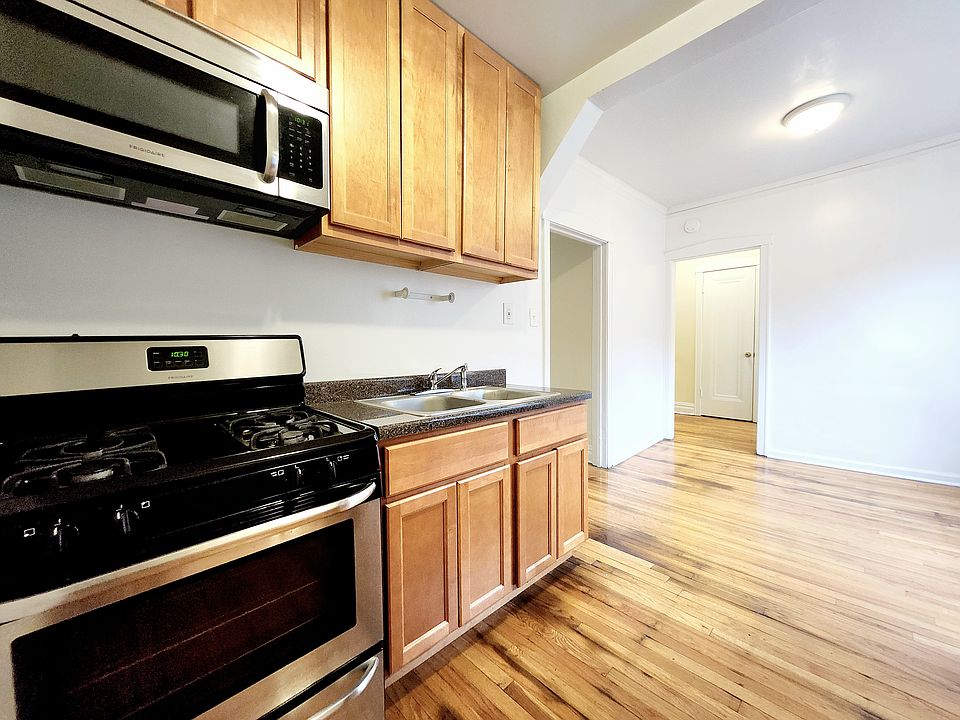 1st image of 3408 W Berteau Ave #3
