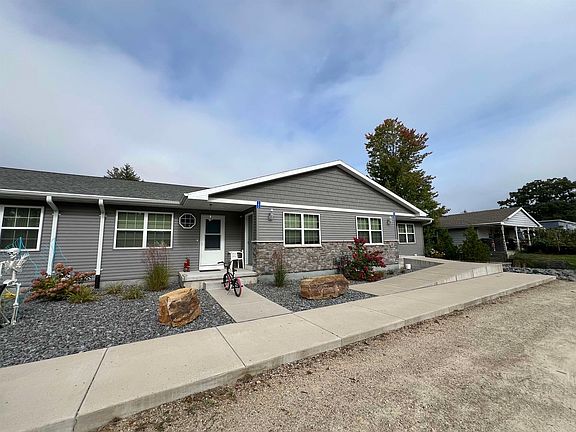 3rd image of 580 Main St