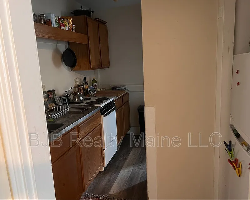 West End — Photo 3