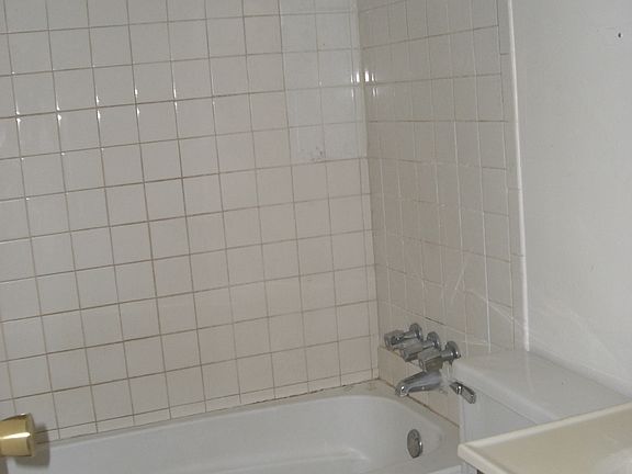 3rd image of 1105 Birch Dr