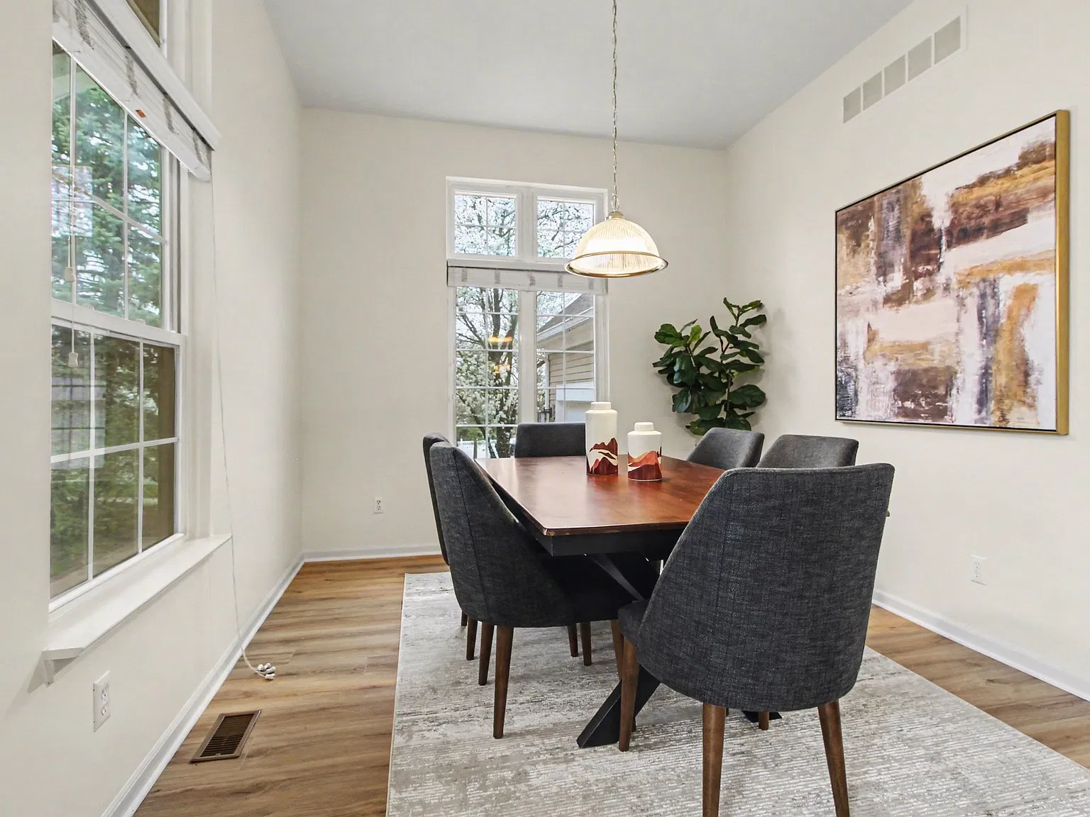 3 bed, 2417 sqft, $3,200 — Photo 3