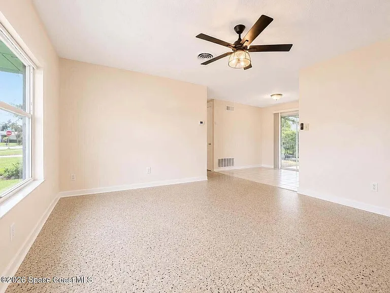 2028 Rollins Dr SE — Photo 4
