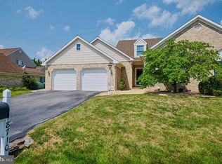 18710 Dover Dr, Hagerstown, MD 21742