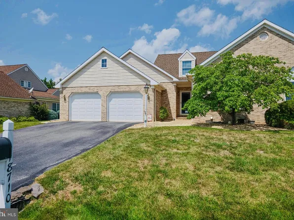 18710 Dover Dr, Hagerstown, MD 21742