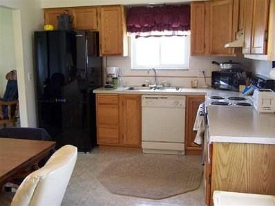 5th image of 624 Hathaway St