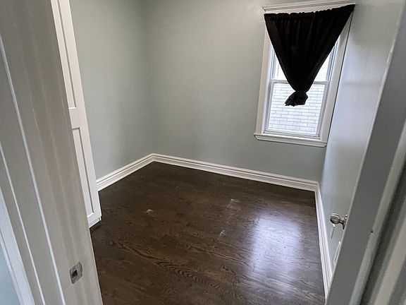 4th image of 5020 N McVicker Ave #1