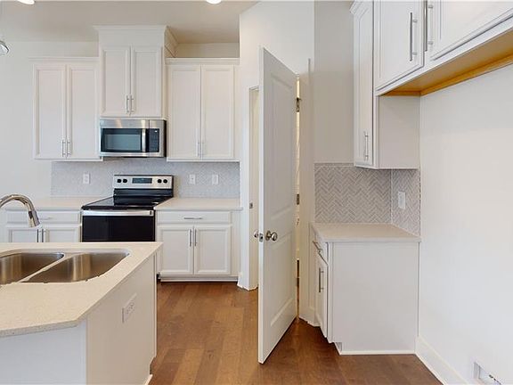 3rd image of 2143 Arnage Dr