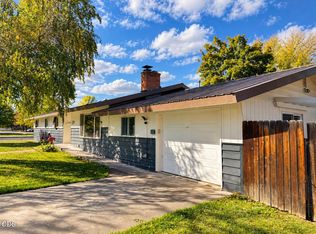309 NW 9th St, Redmond, OR 97756