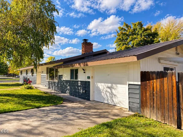 309 NW 9th St, Redmond, OR 97756