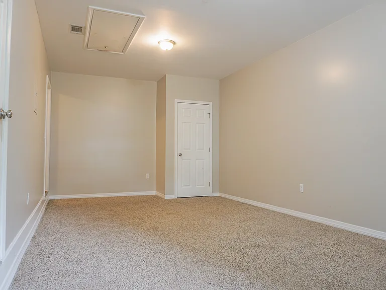 6115 Willow Ln N — Photo 21