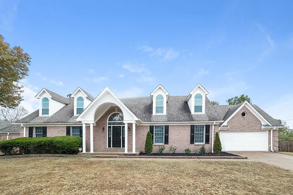 4 bed, 2.5 bath, 2901 sqft, $2,615 — Photo 1