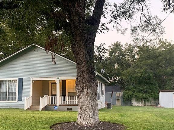 3rd image of 301 E Labadie Ave