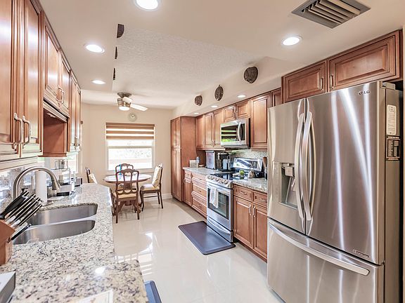 3rd image of 1606 Abaco Drive #H4