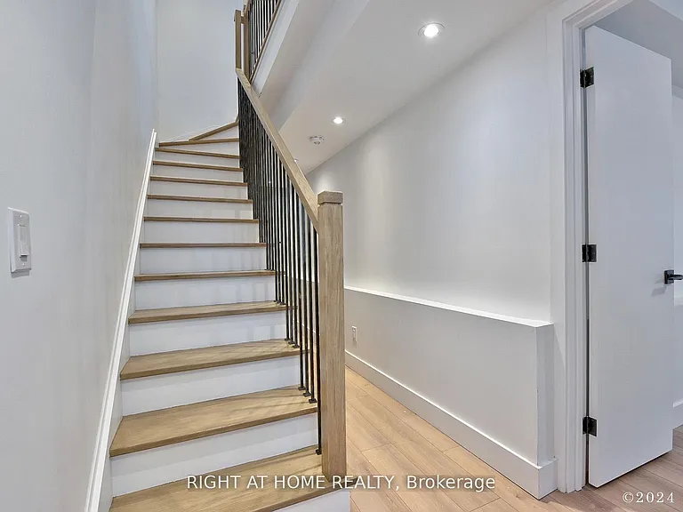 50 A Lanark Ave #COACHHS — Photo 2