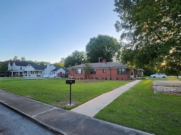 902 S 8th St, Lillington, NC 27546
