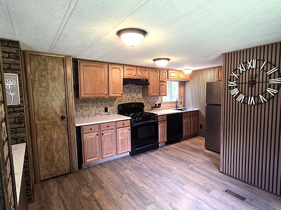 2nd image of 185 Hunt Dr