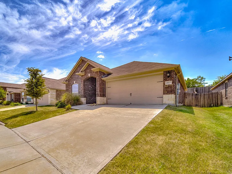 4517 Shy Creek Ln — Photo 2