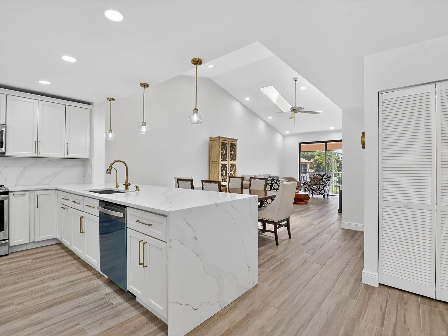 3 bed, 2.0 bath, 1572 sqft, $5,200 — Photo 1