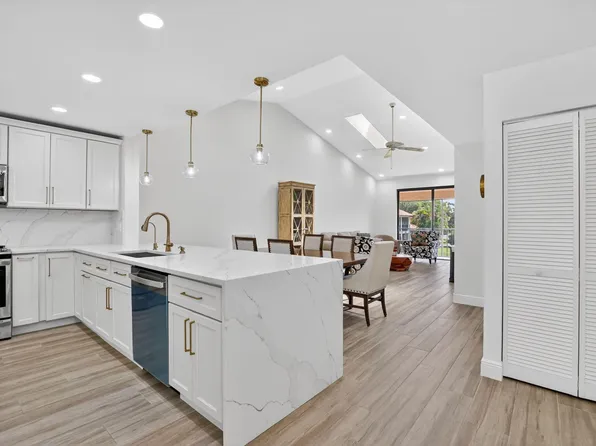 7917 La Mirada Dr, Boca Raton, FL 33433