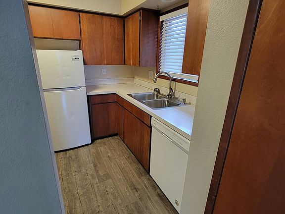 5th image of 743 9th St