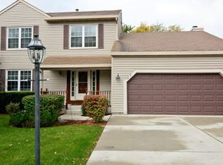 18 Ascot Ln, Streamwood, IL