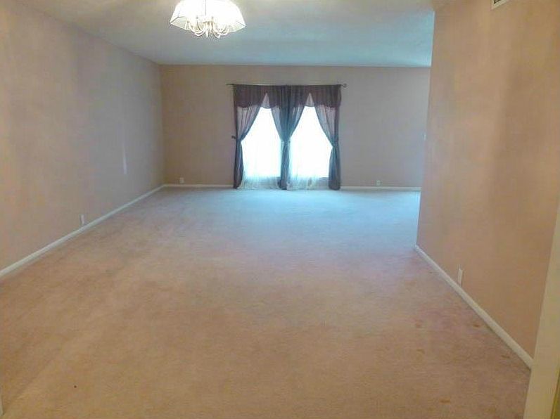 1st image of 95 Townhouse Ln #95