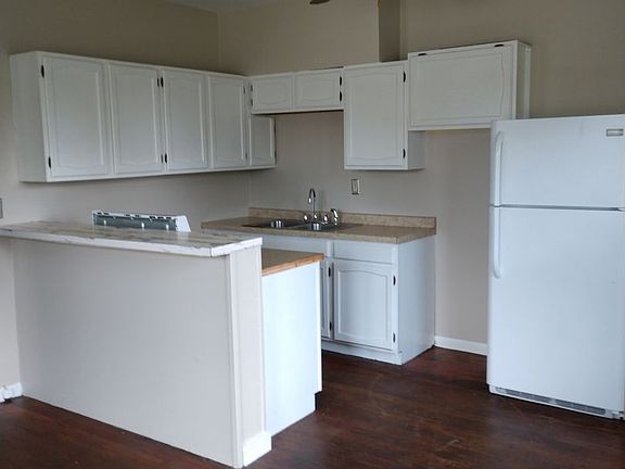 4th image of 2900 & 2902 Elim Ave #2