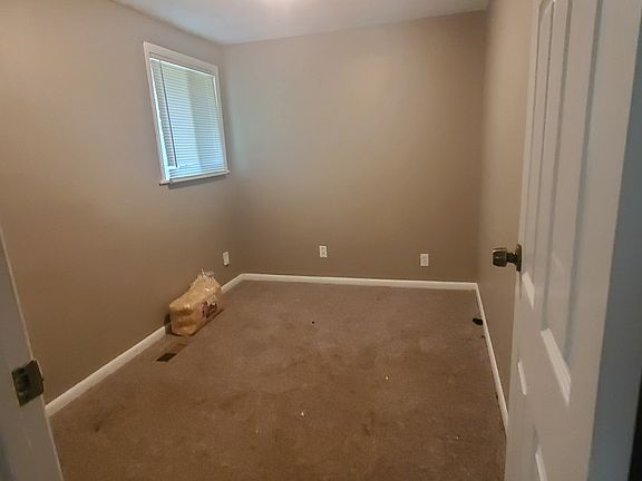 5th image of 8919 Bel Air Dr