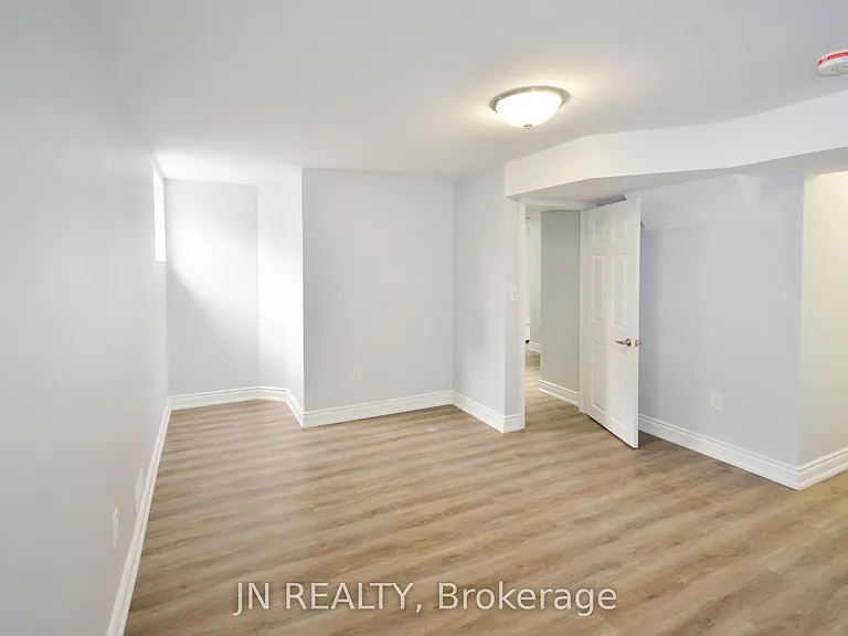 34 McEchearn Cres #LOWER — Photo 12