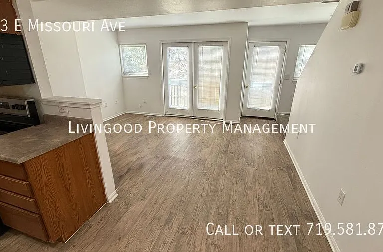 323 E Missouri Ave — Photo 9