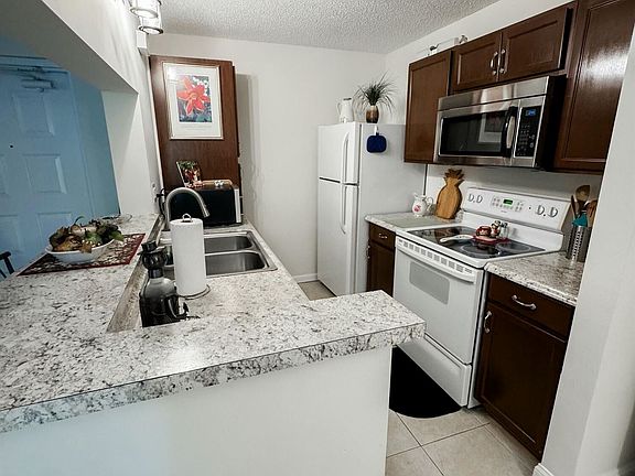 4th image of 2500 SE Anchorage Cv #101-D1