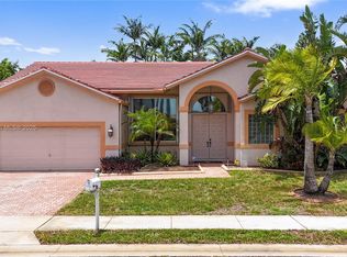 10257 SW 12th St, Pembroke Pines, FL 33025
