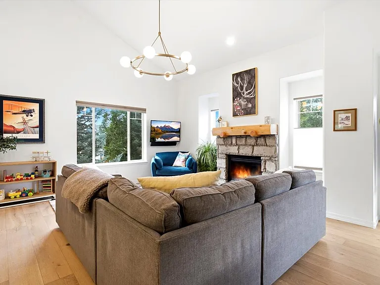 7435 Brook Hollow Loop Rd — Photo 6