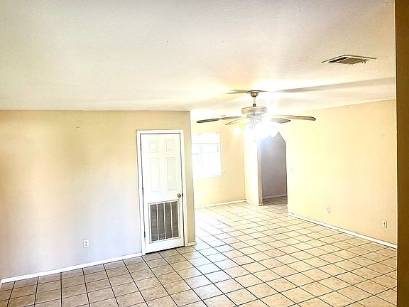 3rd image of 906 Tate St