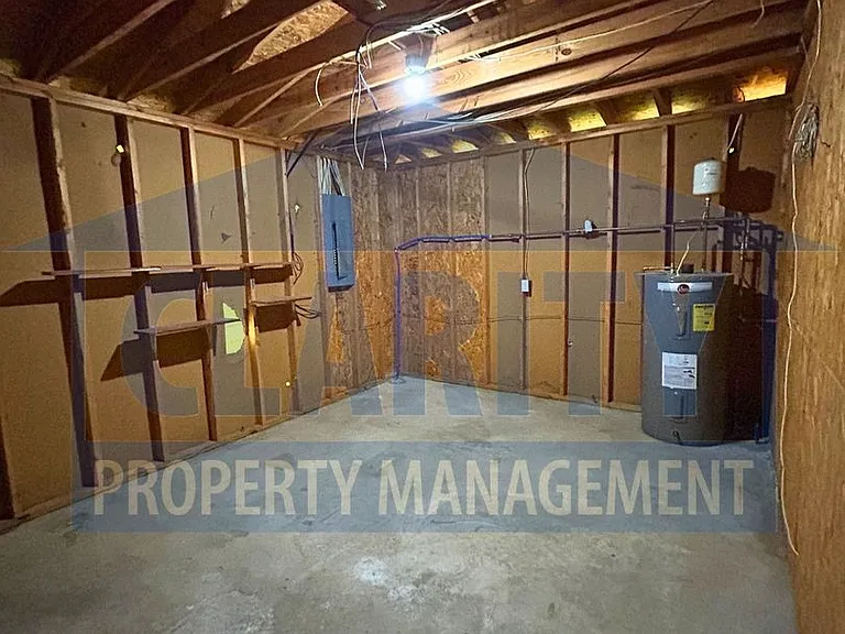 7812 Avalon Acres Ct — Photo 3