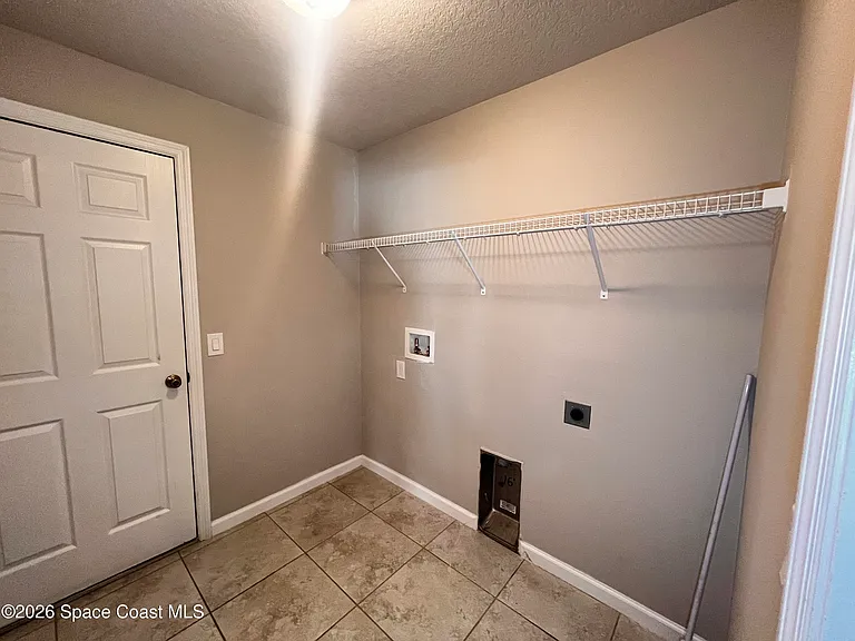 563 Corbin Cir SW — Photo 10