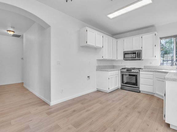 5th image of 1909 Lindsay Dr