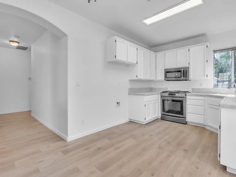 1909 Lindsay Dr — Photo 5